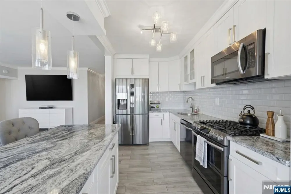 6 Horizon 2809 Fort Lee, NJ 07024