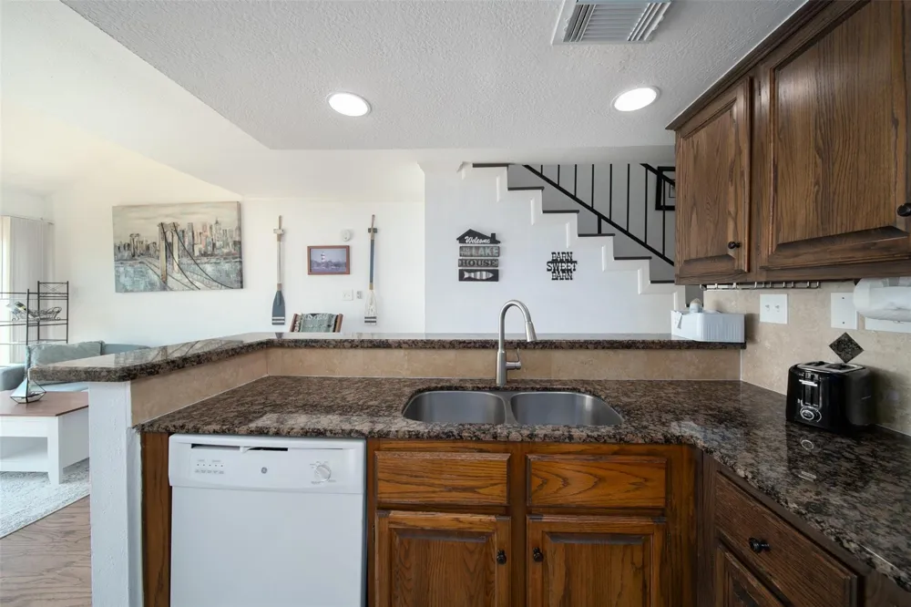 7041 Kingston Cove Ln #255 Willis, TX 77318