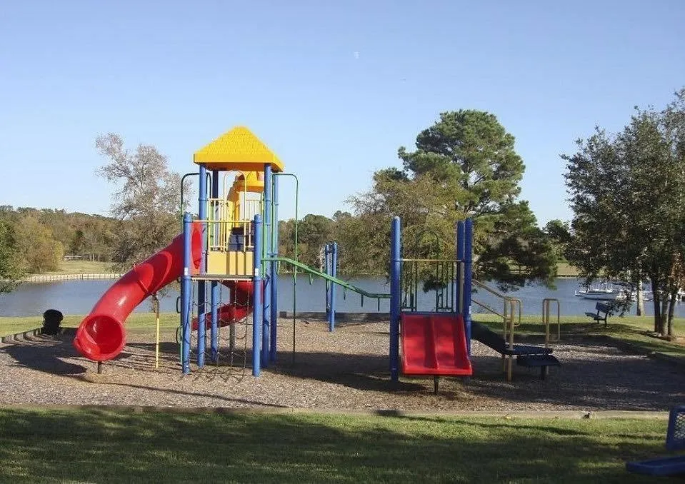 7041 Kingston Cove Ln #255 Willis, TX 77318