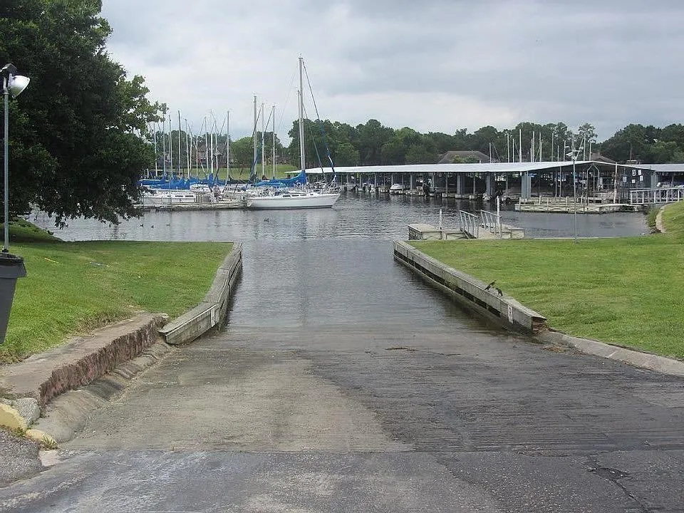 7041 Kingston Cove Ln #255 Willis, TX 77318
