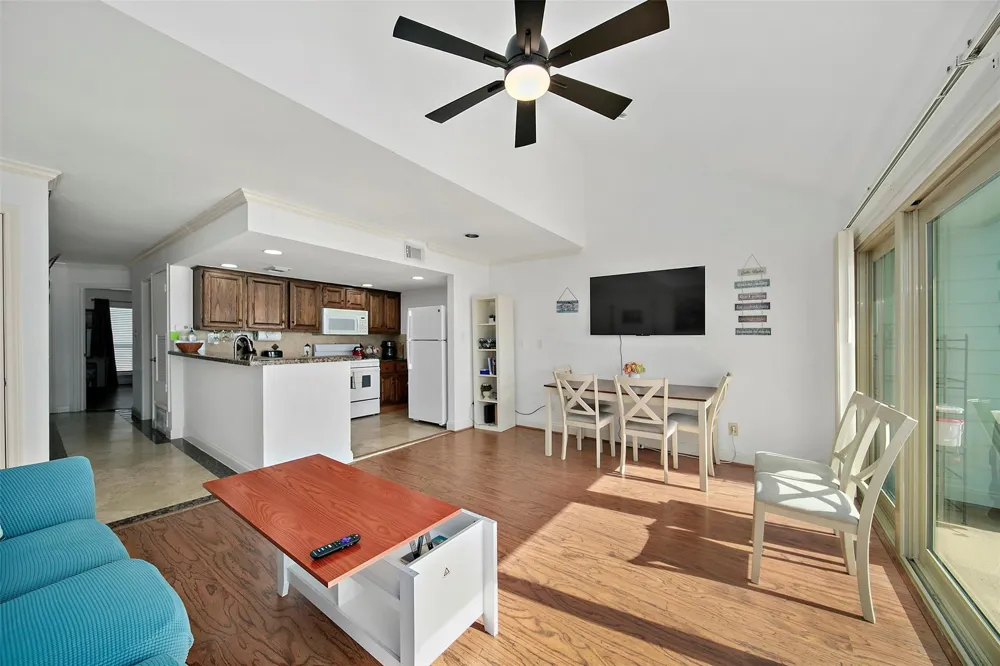 7041 Kingston Cove Ln #255 Willis, TX 77318