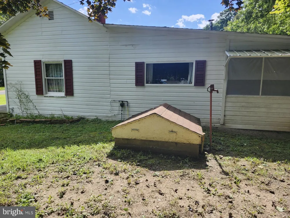 497 DRY RUN RD. Burlington, WV 26710