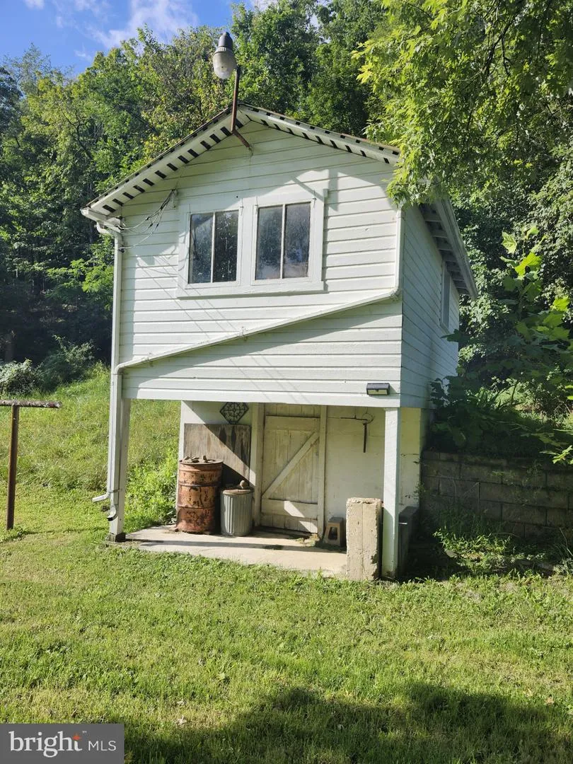 497 DRY RUN RD. Burlington, WV 26710