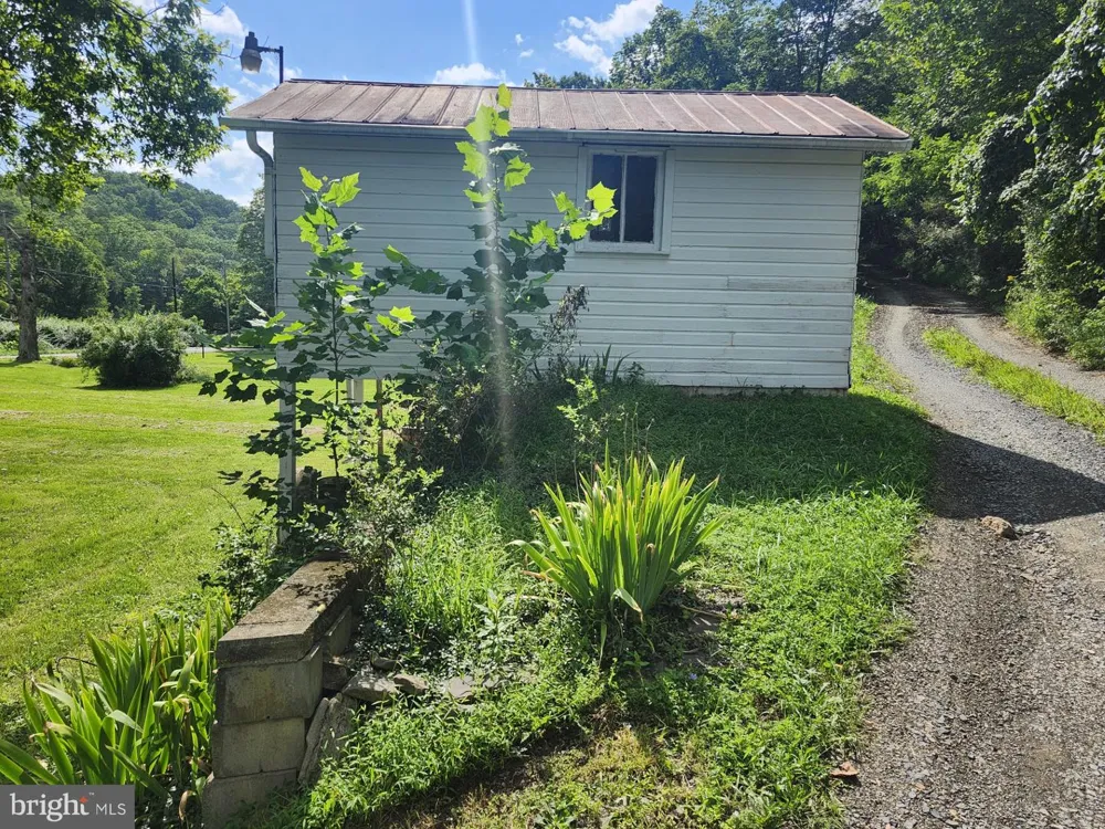 497 DRY RUN RD. Burlington, WV 26710