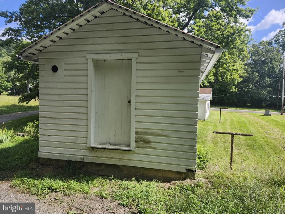 497 DRY RUN RD. Burlington, WV 26710