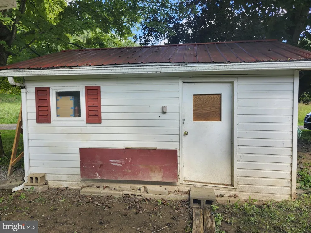 497 DRY RUN RD. Burlington, WV 26710
