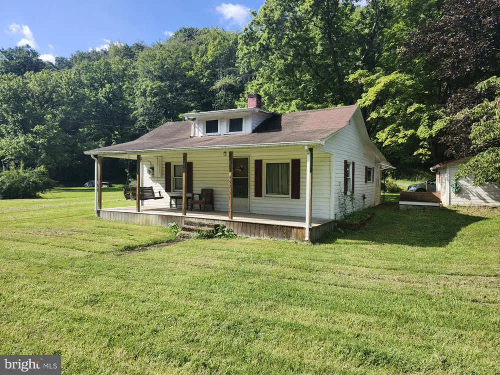 497 DRY RUN RD. Burlington, WV 26710