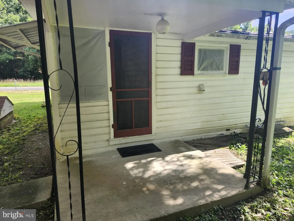 497 DRY RUN RD. Burlington, WV 26710