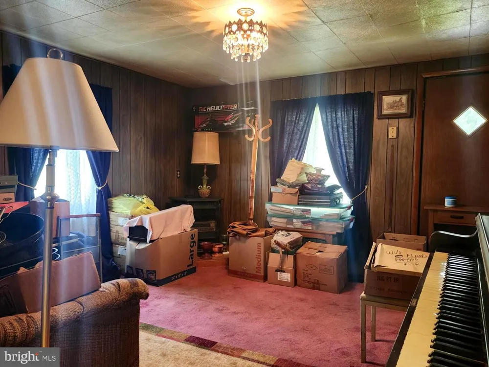 497 DRY RUN RD. Burlington, WV 26710