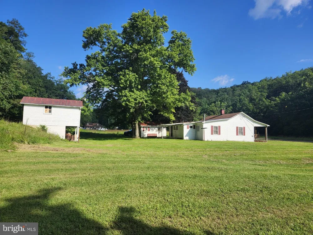 497 DRY RUN RD. Burlington, WV 26710