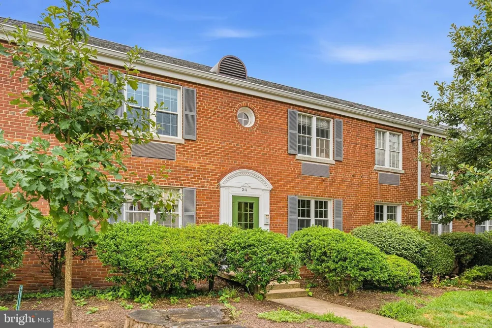 211 E GLEBE ROAD #B Alexandria, VA 22305