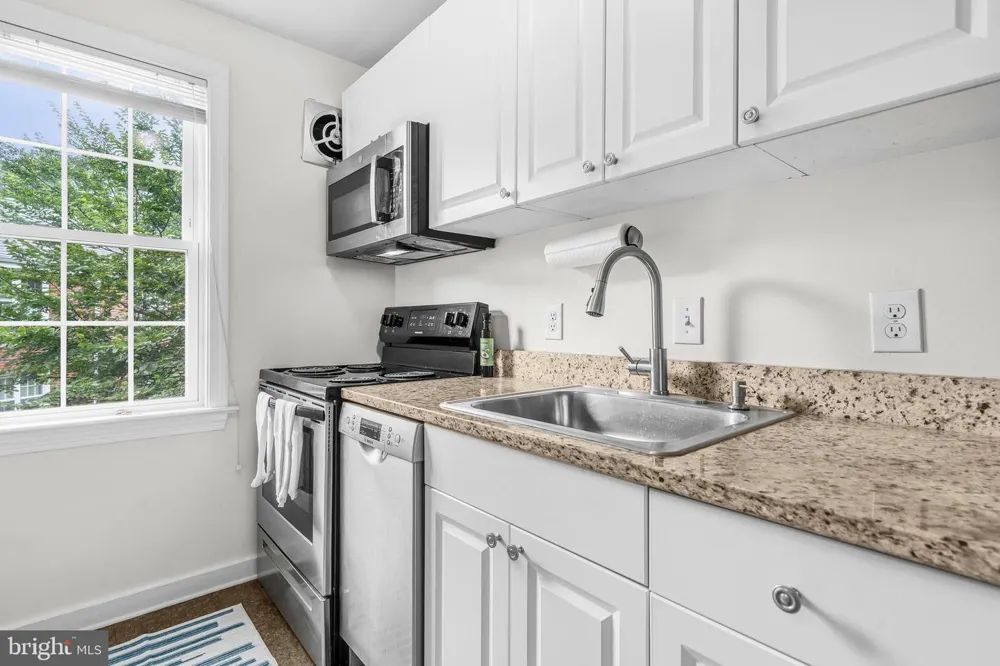 211 E GLEBE ROAD #B Alexandria, VA 22305
