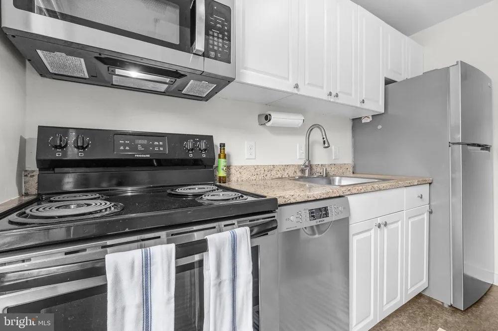 211 E GLEBE ROAD #B Alexandria, VA 22305