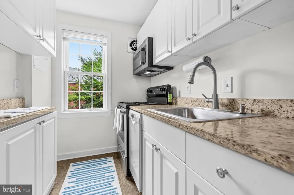 211 E GLEBE ROAD #B Alexandria, VA 22305