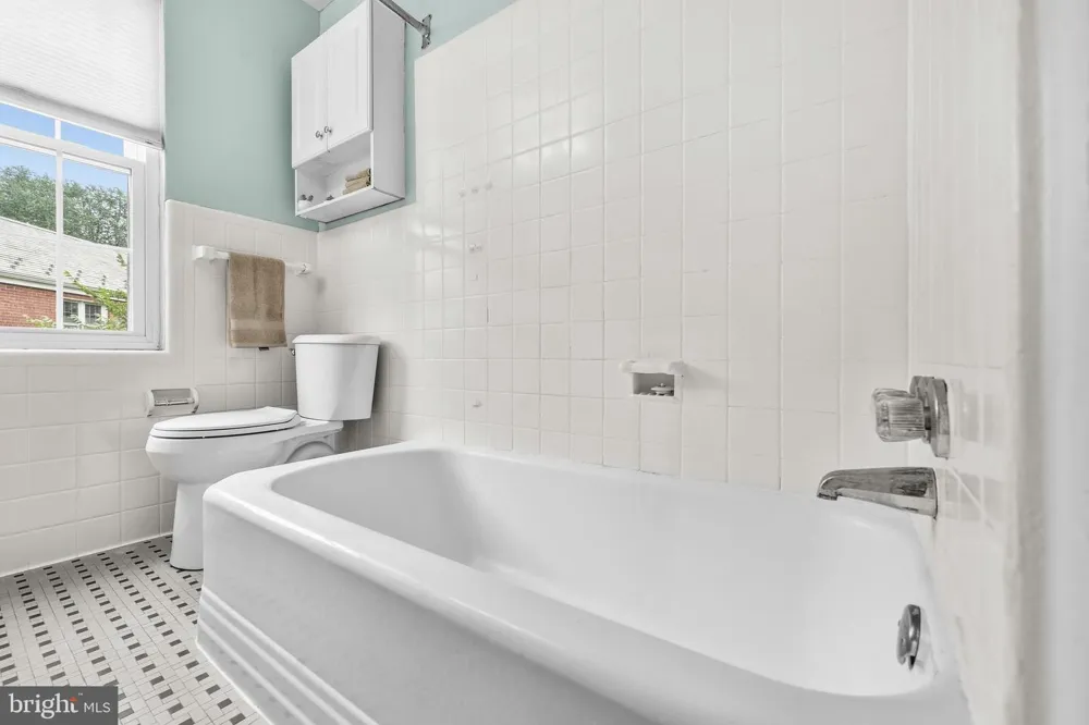211 E GLEBE ROAD #B Alexandria, VA 22305