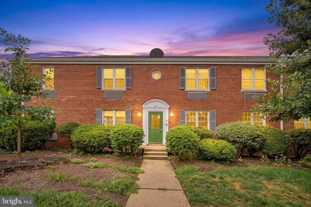 211 E GLEBE ROAD #B Alexandria, VA 22305