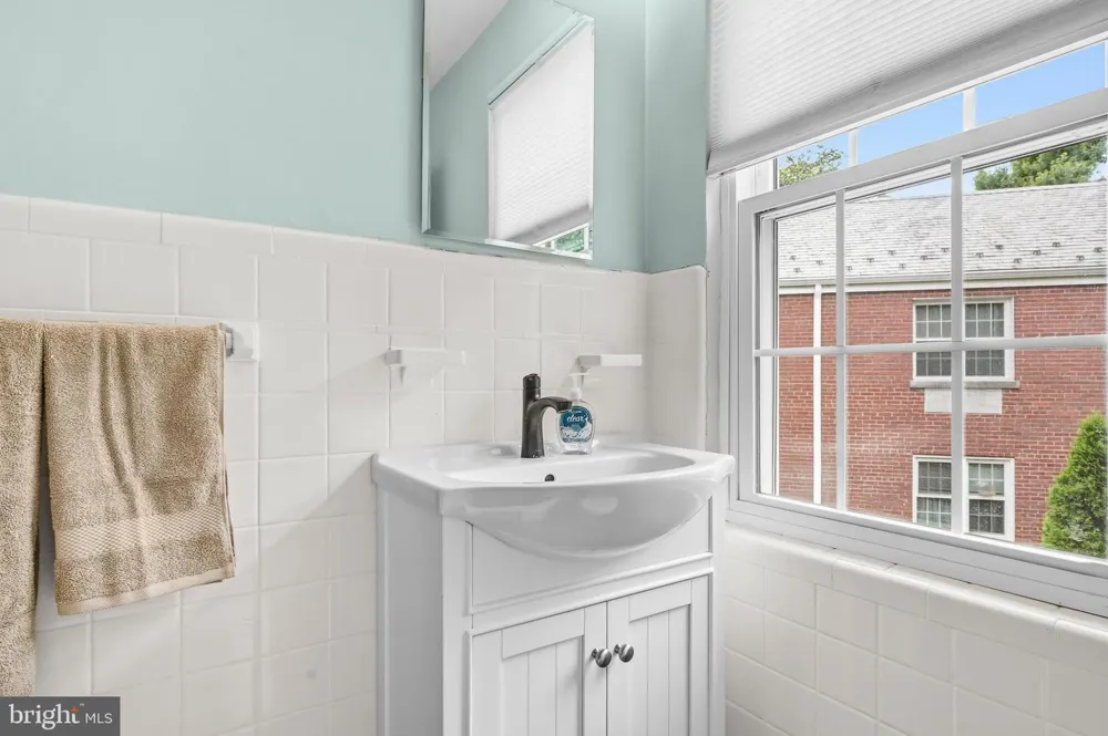 211 E GLEBE ROAD #B Alexandria, VA 22305
