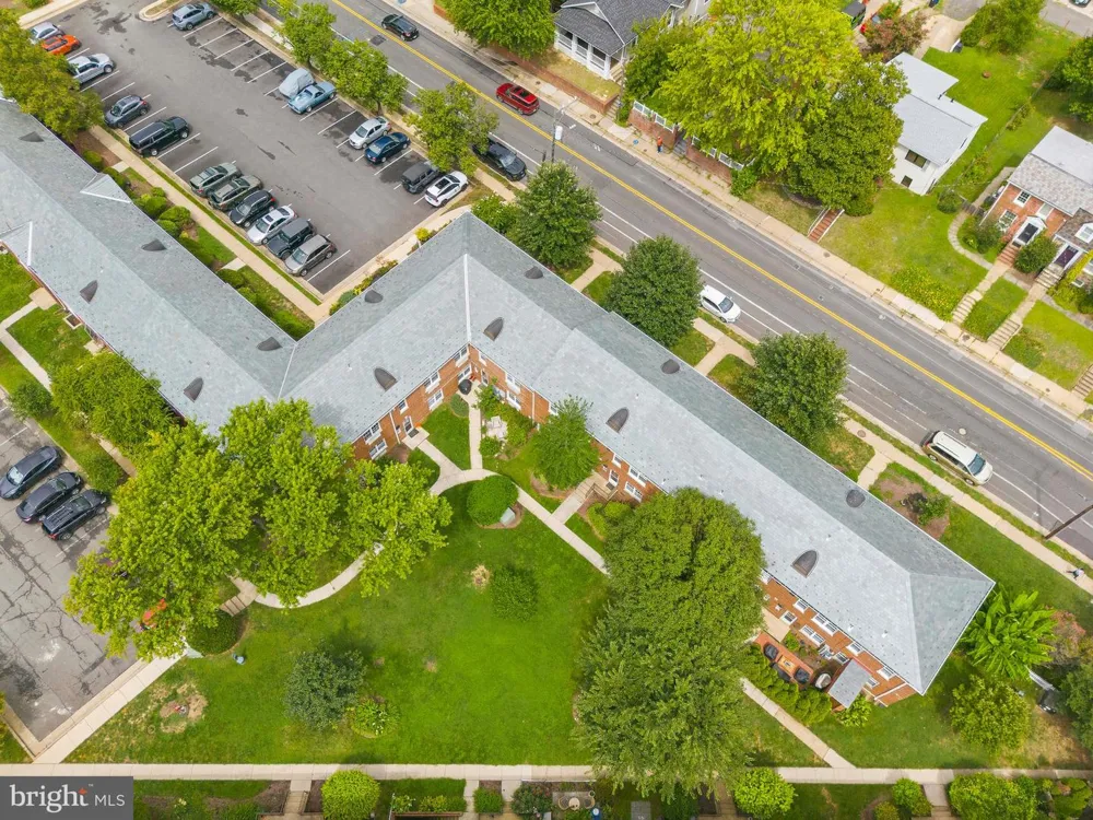 211 E GLEBE ROAD #B Alexandria, VA 22305