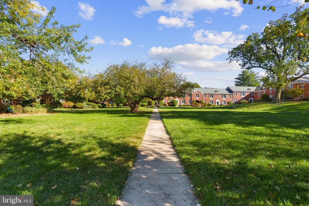 211 E GLEBE ROAD #B Alexandria, VA 22305