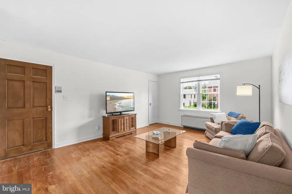211 E GLEBE ROAD #B Alexandria, VA 22305