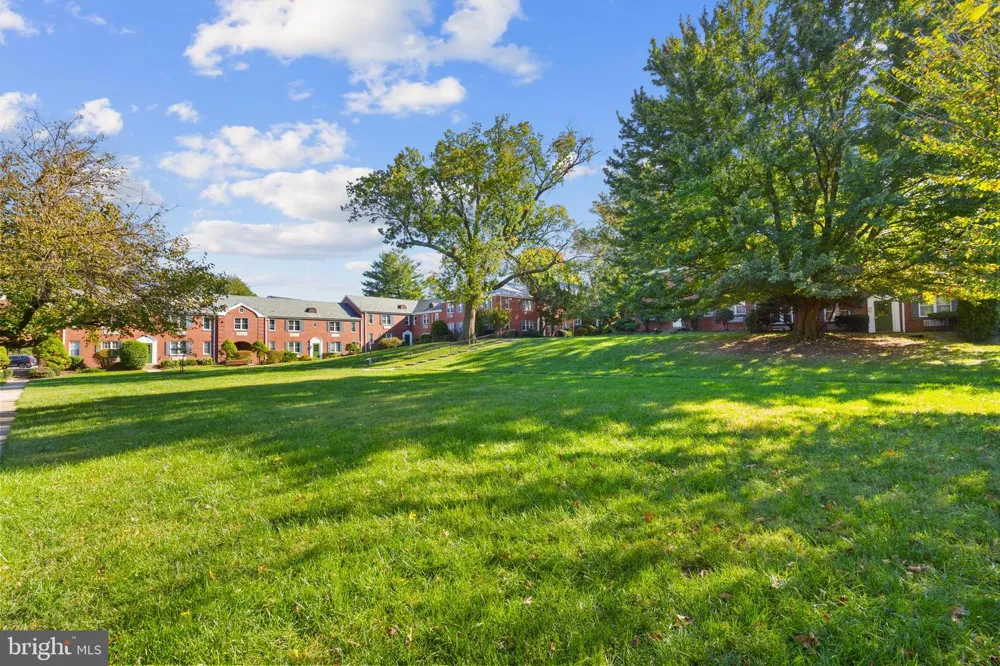 211 E GLEBE ROAD #B Alexandria, VA 22305