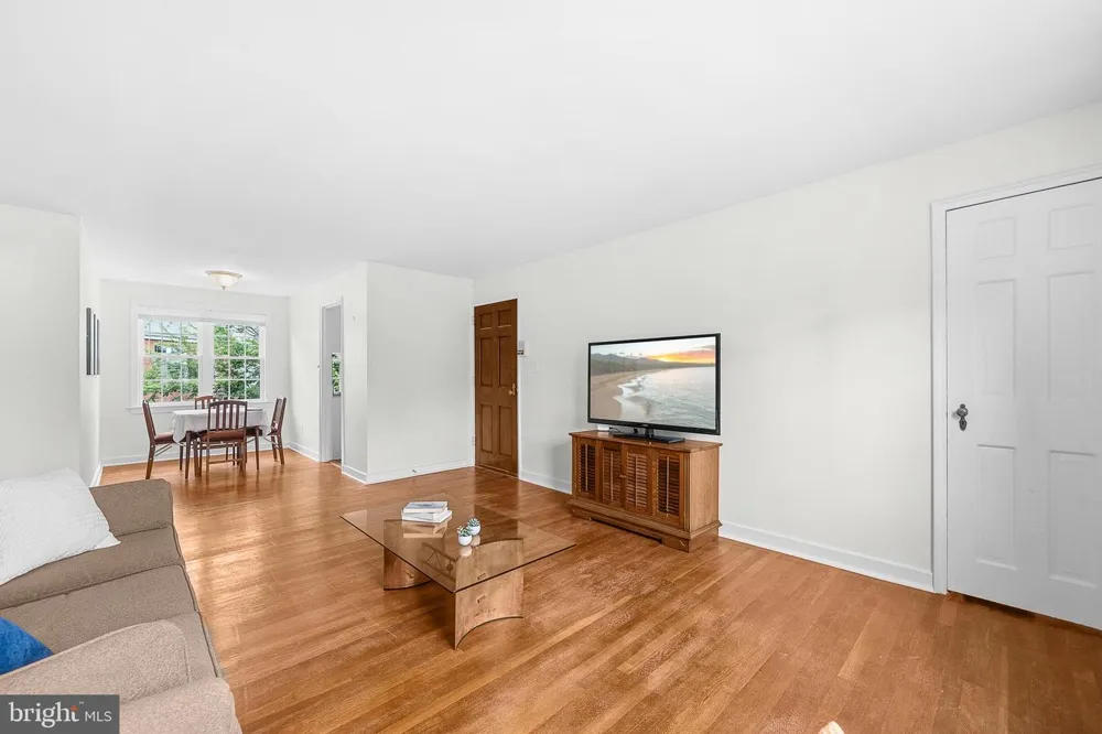 211 E GLEBE ROAD #B Alexandria, VA 22305