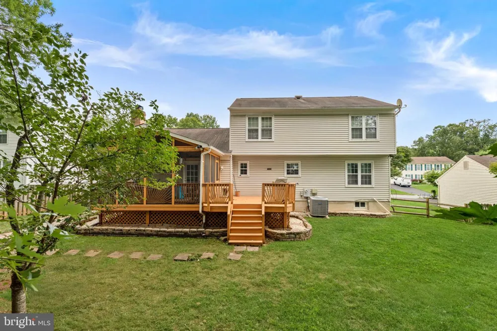10163 YORKTOWN WAY Great Falls, VA 22066