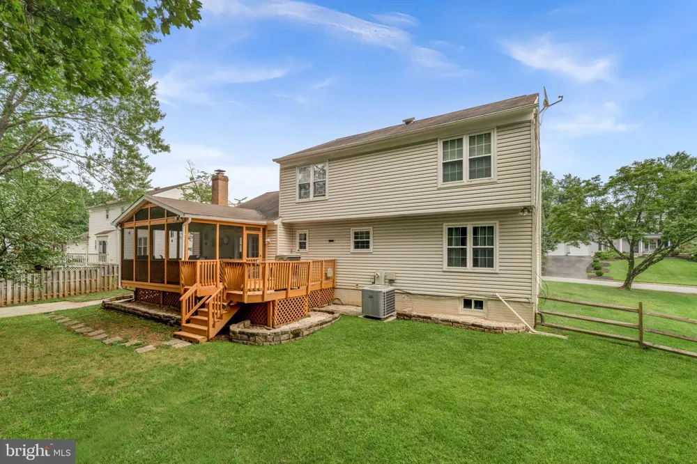 10163 YORKTOWN WAY Great Falls, VA 22066