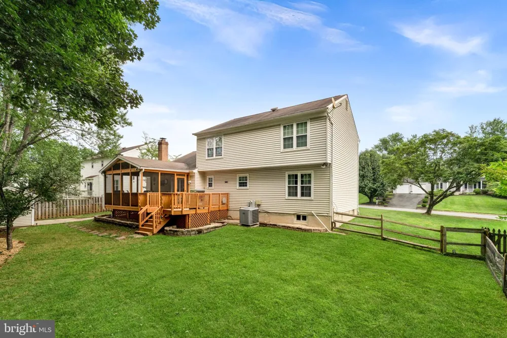 10163 YORKTOWN WAY Great Falls, VA 22066