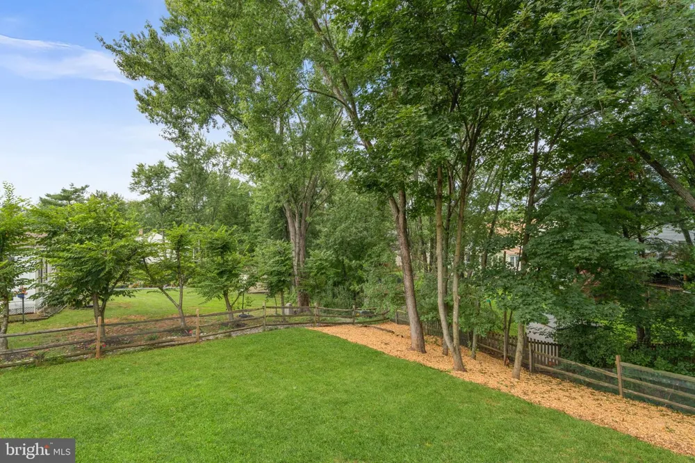 10163 YORKTOWN WAY Great Falls, VA 22066