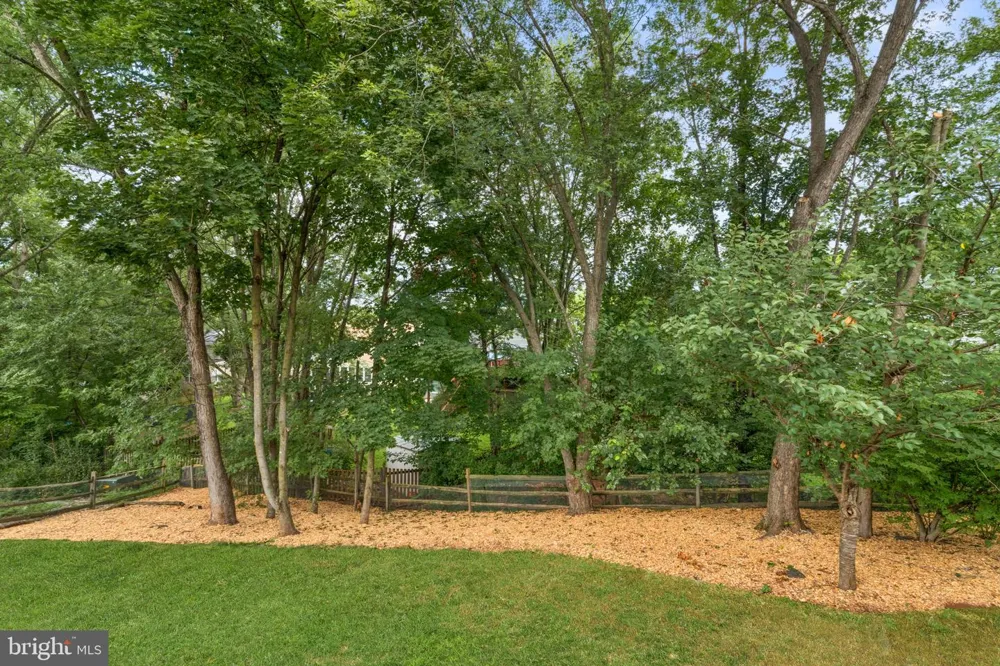 10163 YORKTOWN WAY Great Falls, VA 22066