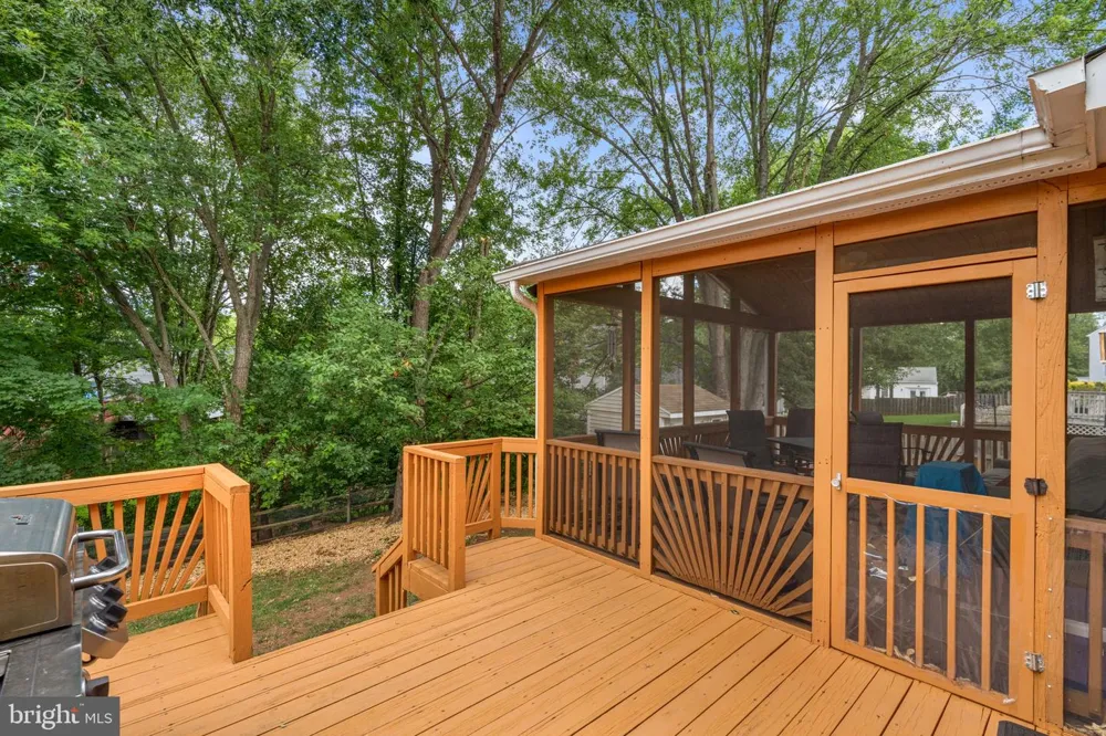 10163 YORKTOWN WAY Great Falls, VA 22066