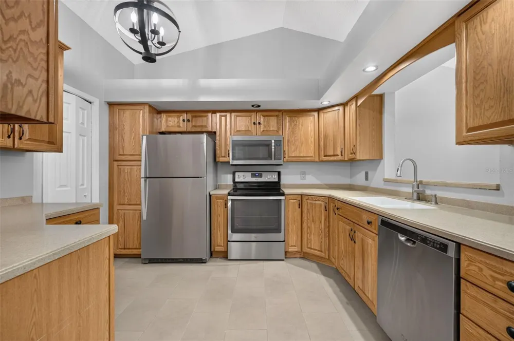 1022 WARD CIRCLE Oviedo, FL 32765