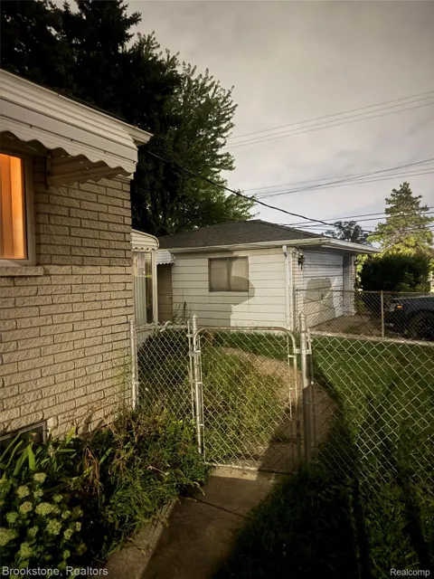 8495 Potomac