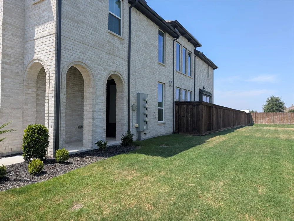 1158 Queensdown Way Forney, TX 75126