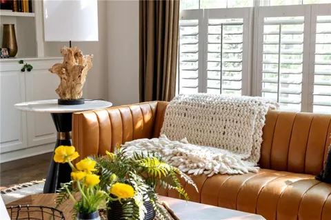 582 Charles Ave