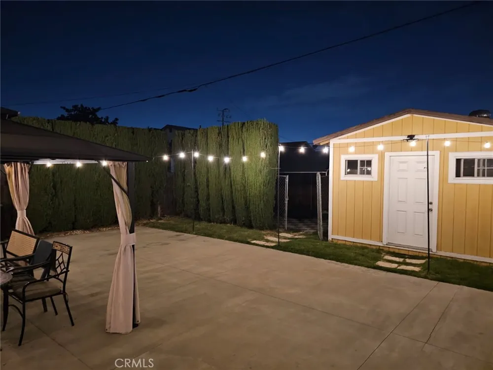 811 W Poplar Street Compton, CA 90220
