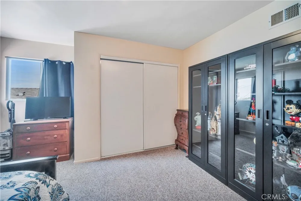 811 W Poplar Street Compton, CA 90220