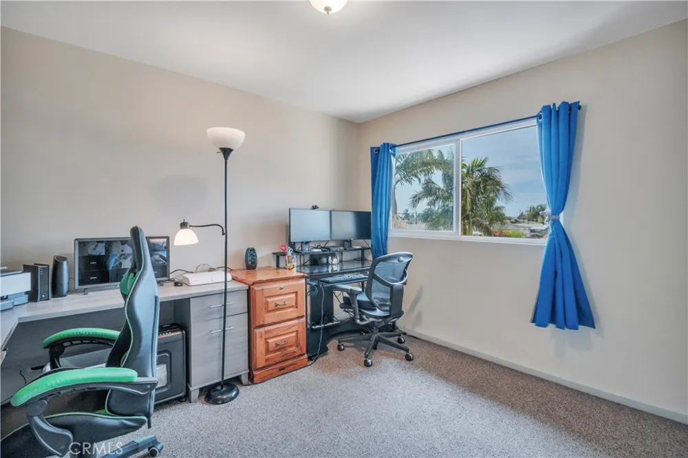 811 W Poplar Street Compton, CA 90220