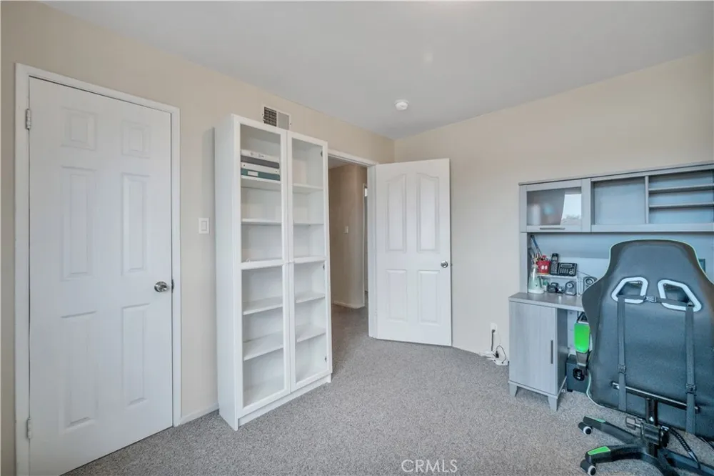 811 W Poplar Street Compton, CA 90220