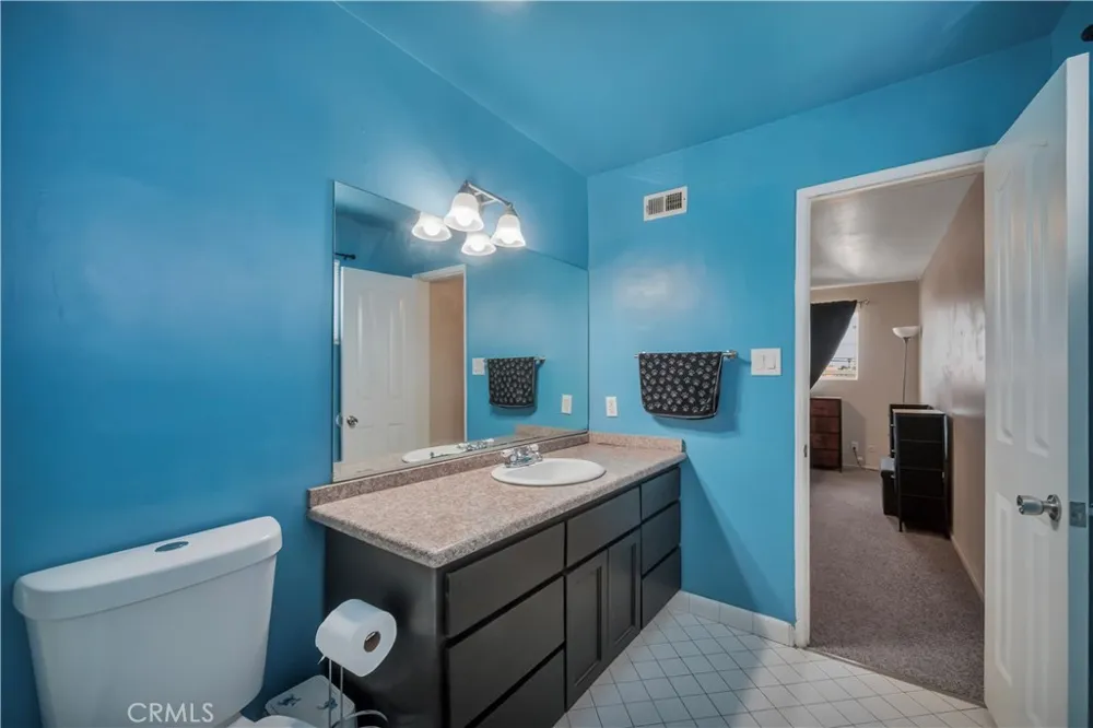811 W Poplar Street Compton, CA 90220