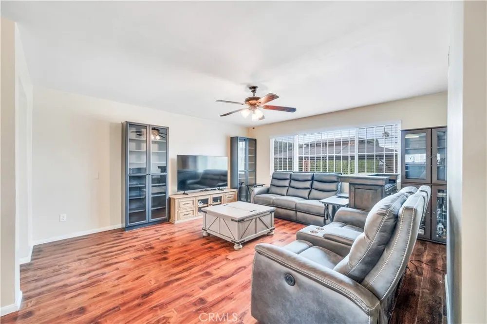 811 W Poplar Street Compton, CA 90220