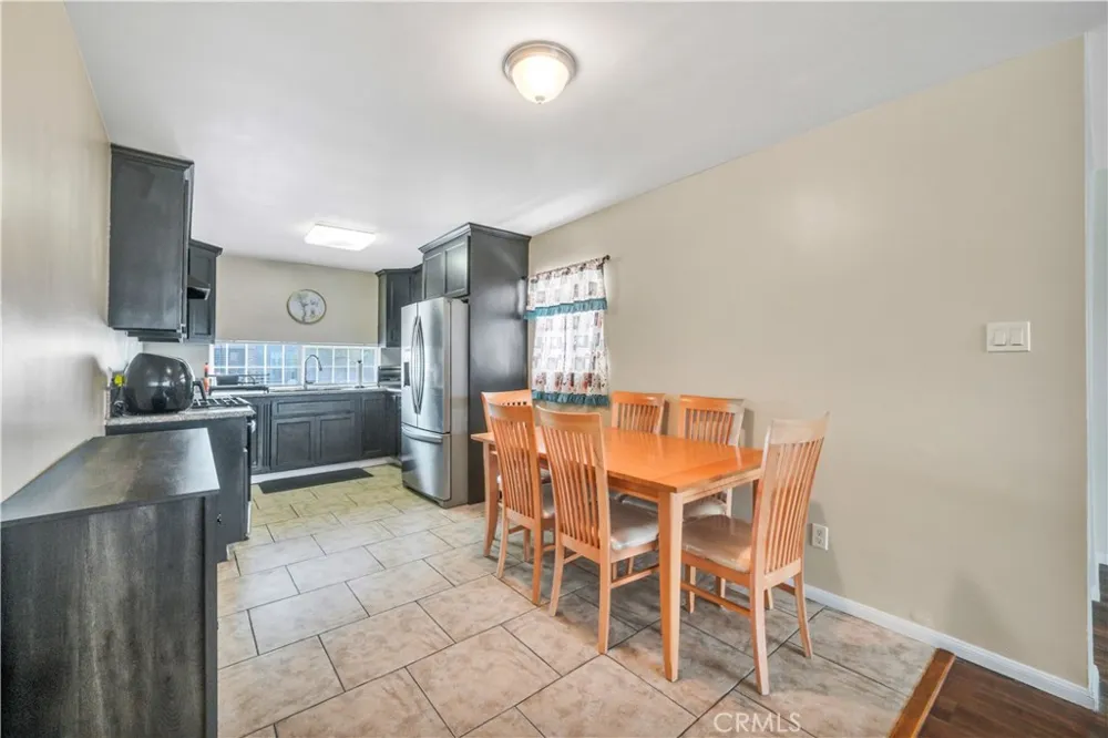 811 W Poplar Street Compton, CA 90220