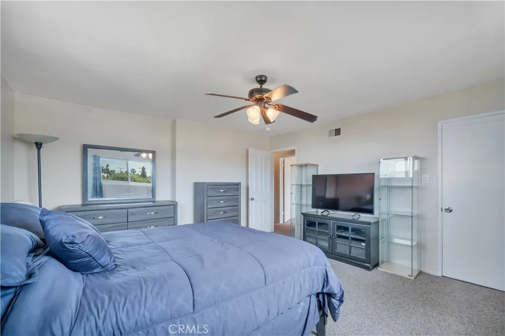 811 W Poplar Street Compton, CA 90220