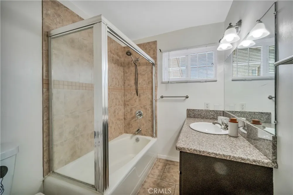 811 W Poplar Street Compton, CA 90220