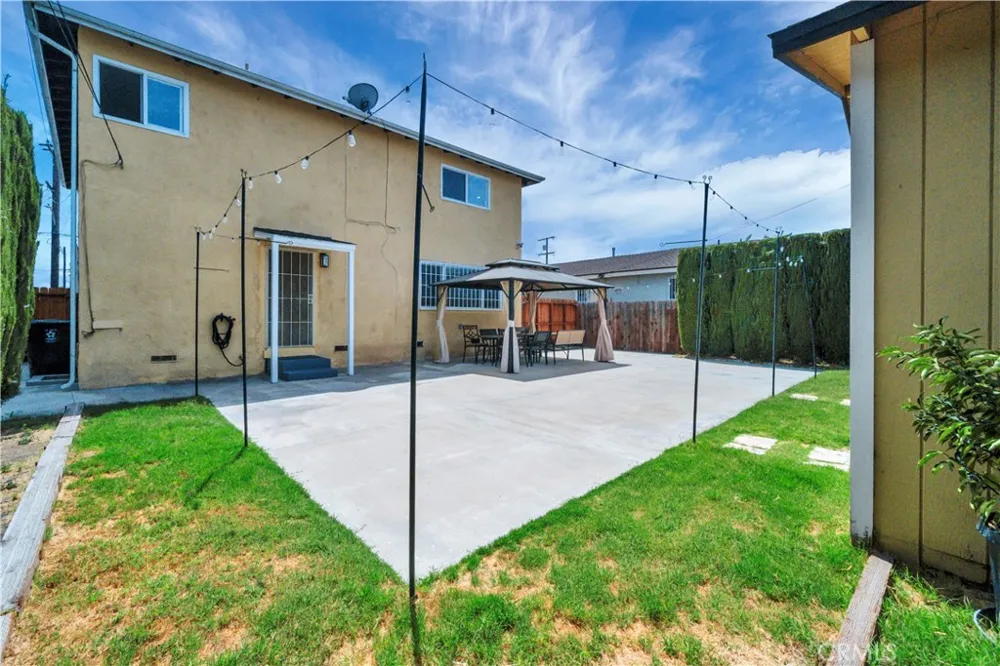 811 W Poplar Street Compton, CA 90220
