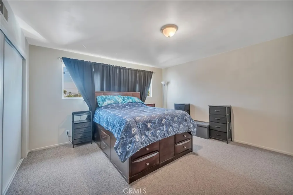 811 W Poplar Street Compton, CA 90220