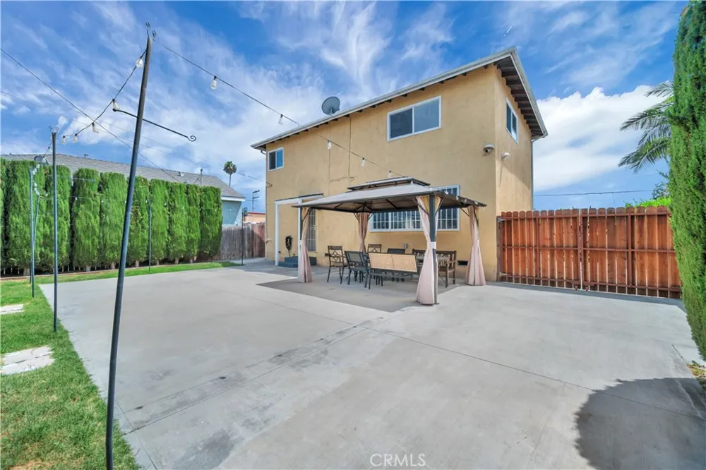 811 W Poplar Street Compton, CA 90220