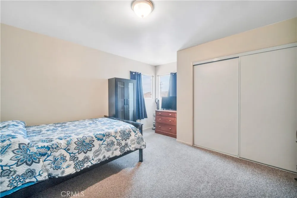 811 W Poplar Street Compton, CA 90220