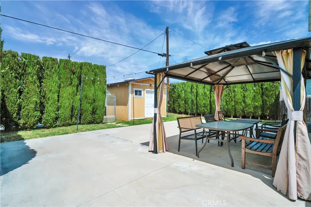 811 W Poplar Street Compton, CA 90220